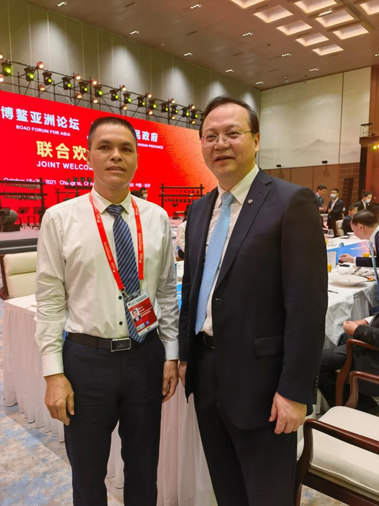 李必富先生与绿色能源发展基金会主席王彤